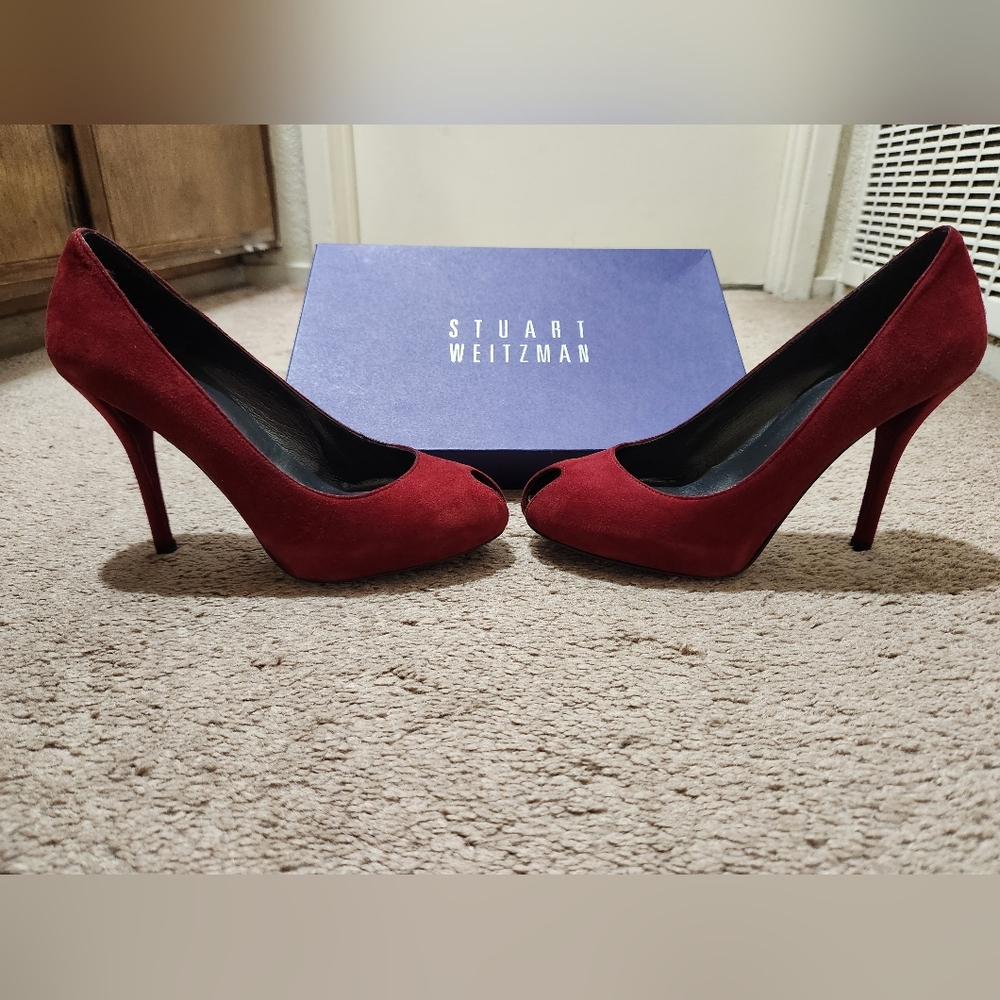Stuart Weitzman "Scarlett Suede" Peek Pump Heels Women's 6M 